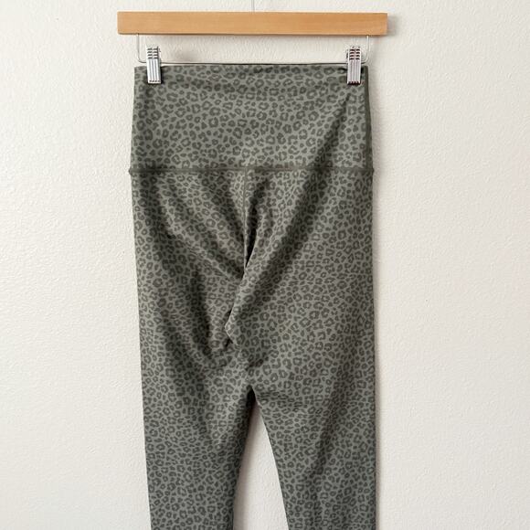 BARRE 3 x LULULEMON | Collab Gray Green Leopard Print Align High Rise | Large - Picture 6 of 7
